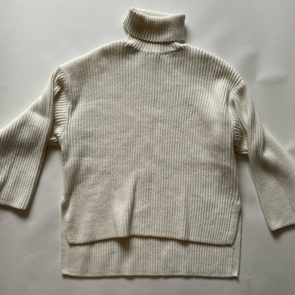 H&M oversized cream turtle neck knit sweater, size medium. - Picture 2 of 5